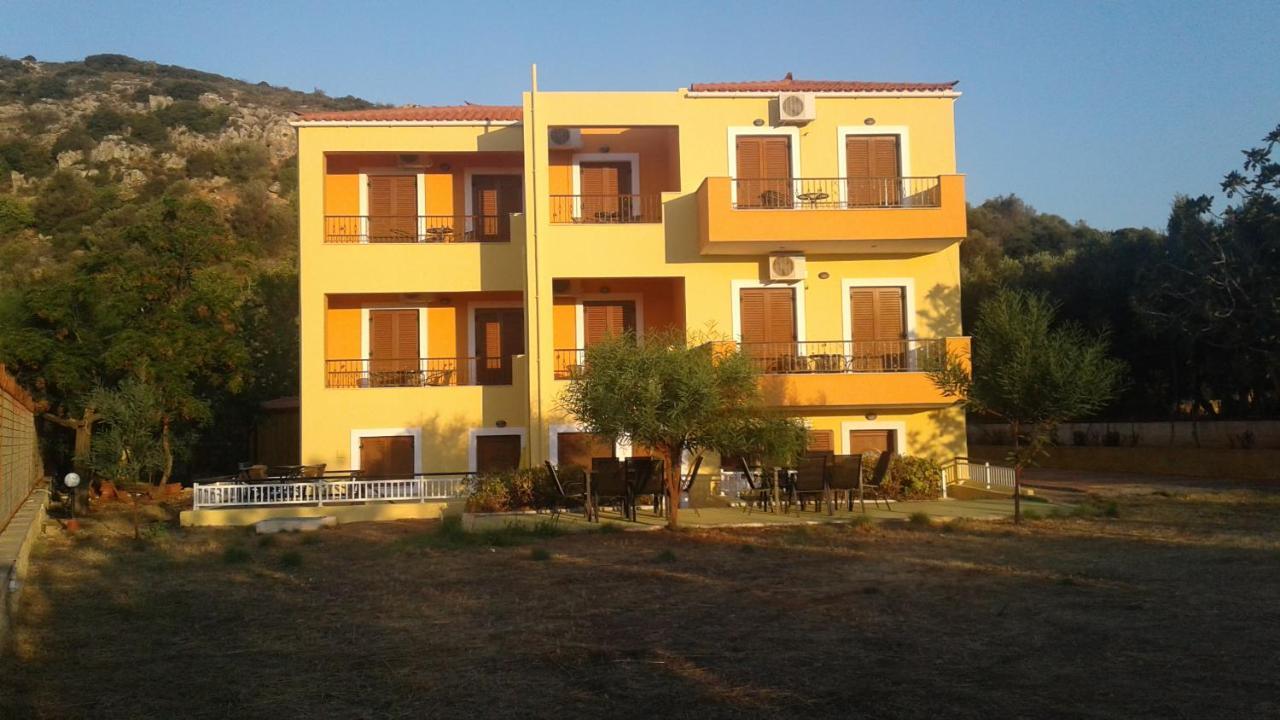 Savvas Apartments Plitra Bagian luar foto